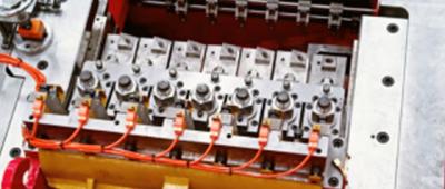 Ψυχρή επικεφαλής έναντι θερμής σφυρηλάτησης: Σιδηροπλαστική: Ποιο είναι καλύτερο για συνδετήρες;